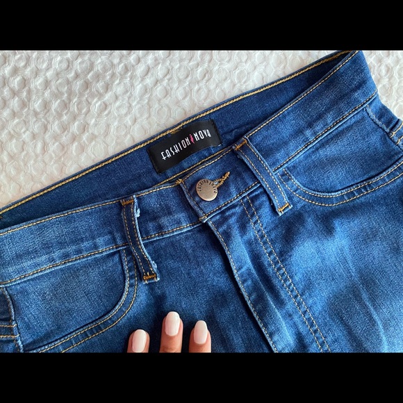 Fashion Nova Classic Beauty Skinny Jeans Med Wash - Picture 6 of 8